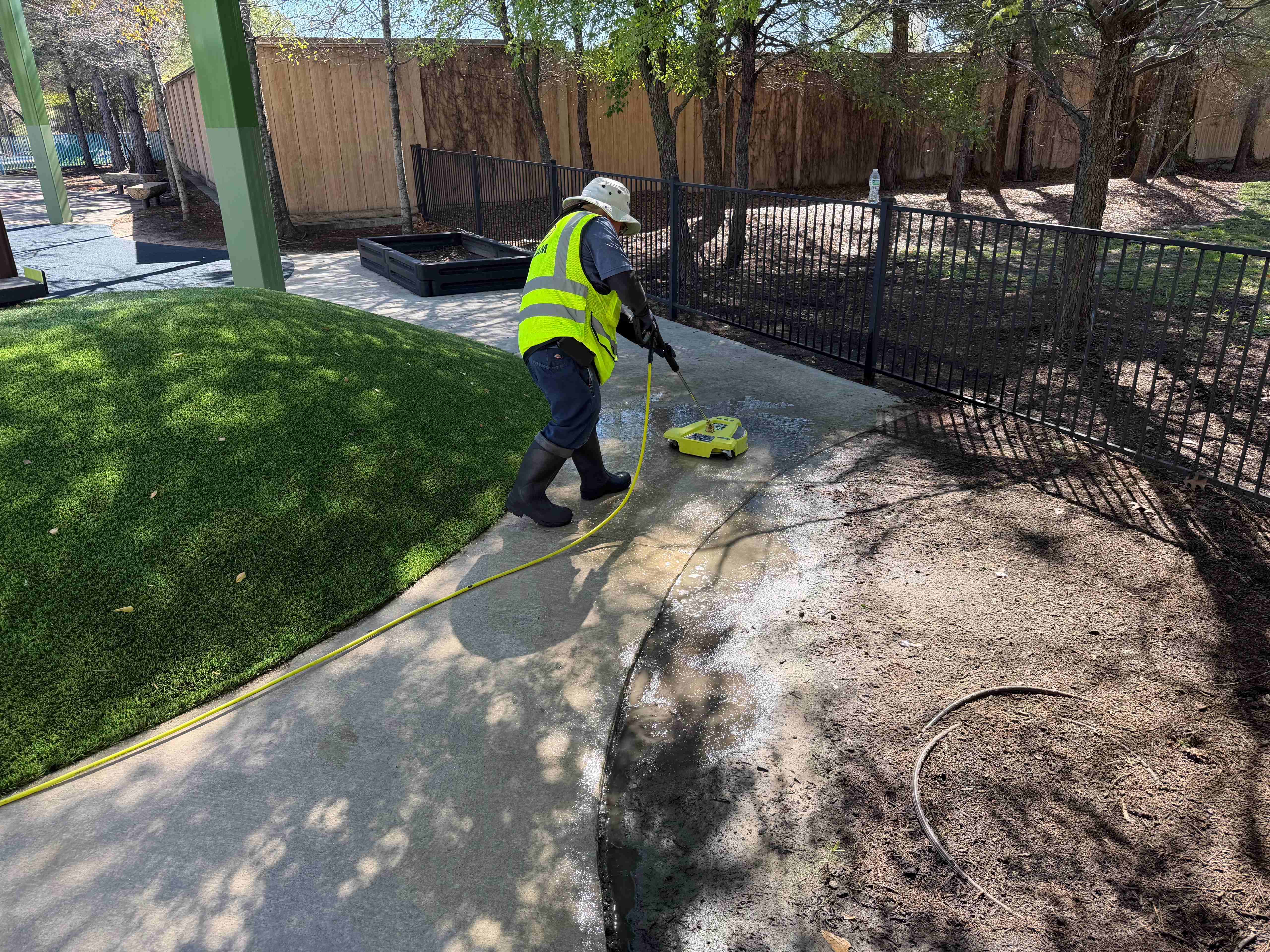 Concrete & Walkway Cleaning